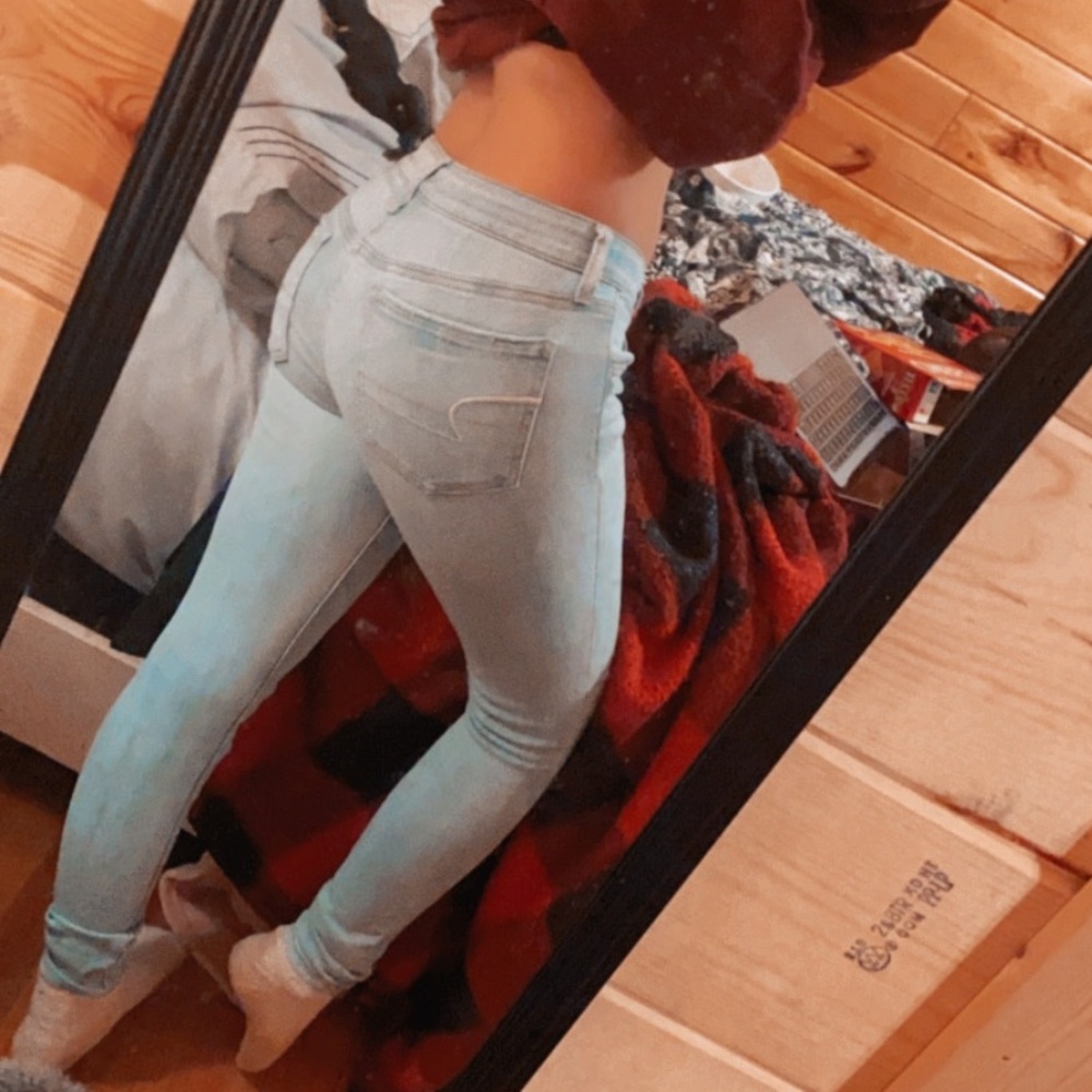 Light washed American Eagle Super Stretch Jeans